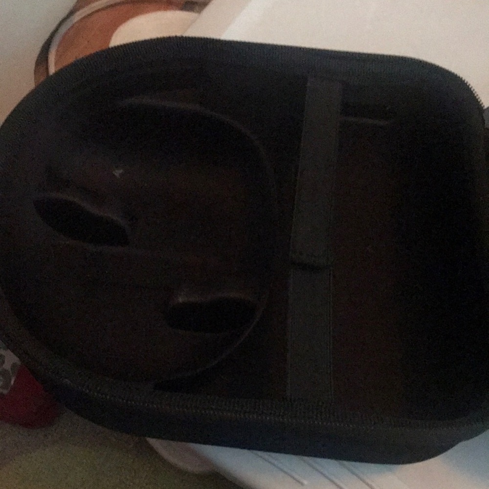 ONN Black Hard Shell Case - Picture 3 of 3